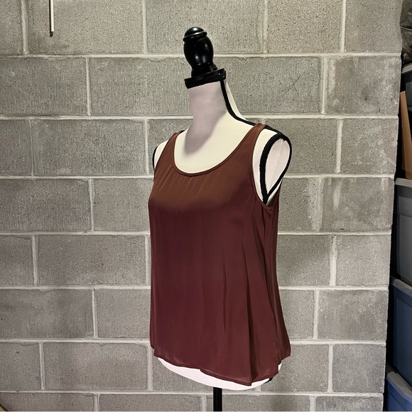 2 Women’s tops. - Picture 10 of 11